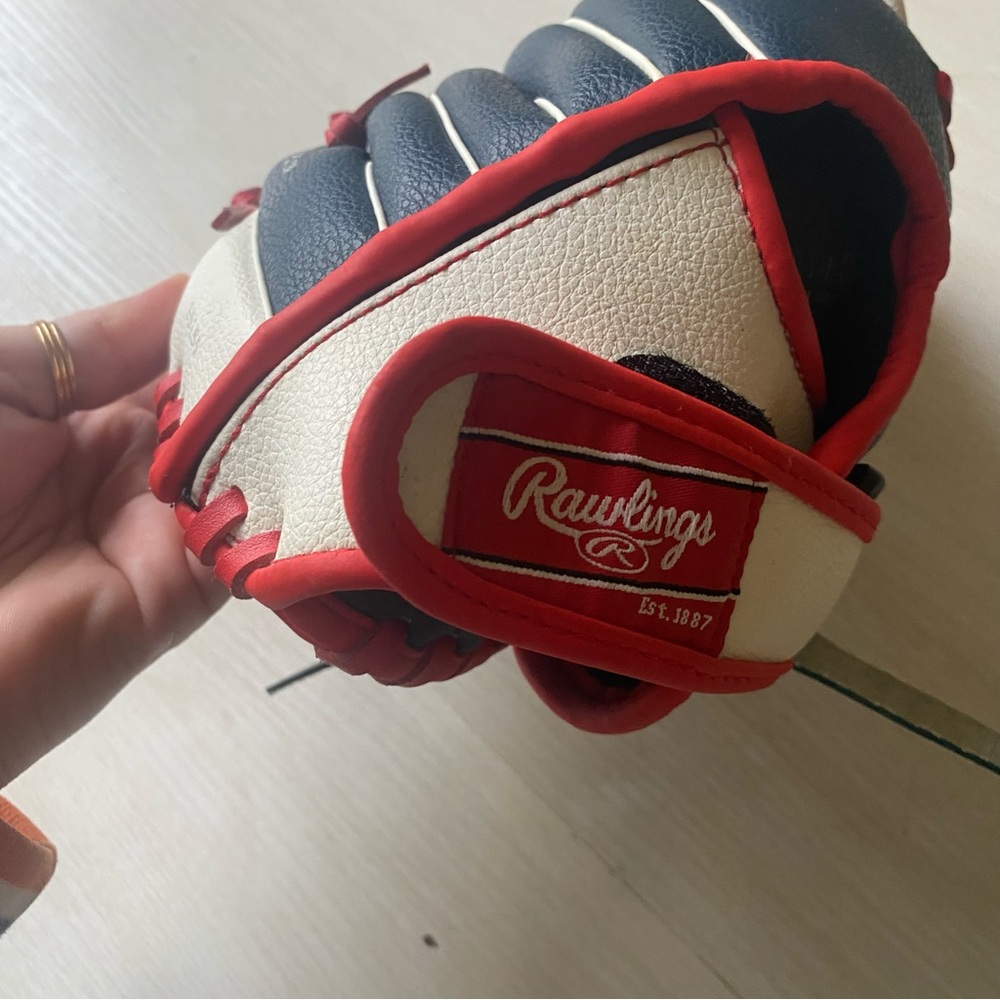 Rawlings Youth Baseball Glove - Picture 4 of 5